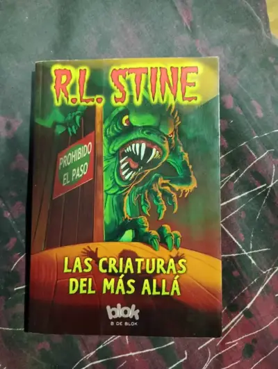Libro 'Las Criaturas del Más Allá' de R.L. Stine - miniatura 1