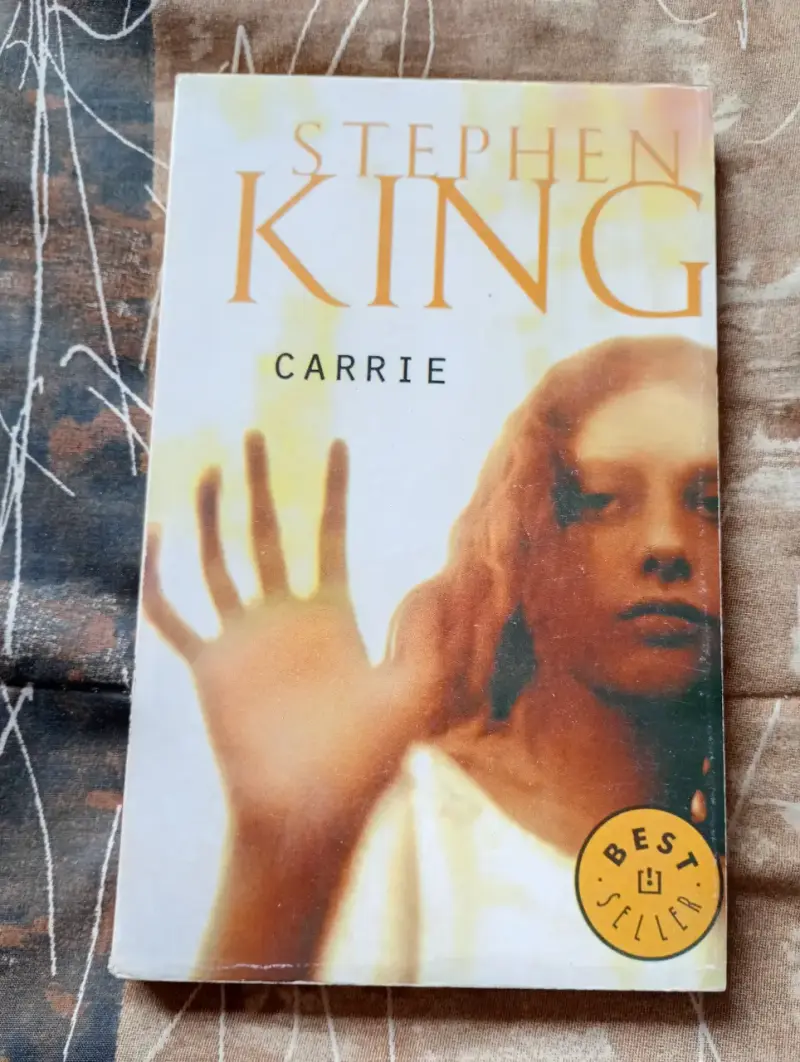Libro 'Carrie' de Stephen King en buen estado
