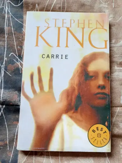 Libro 'Carrie' de Stephen King en buen estado - miniatura 1