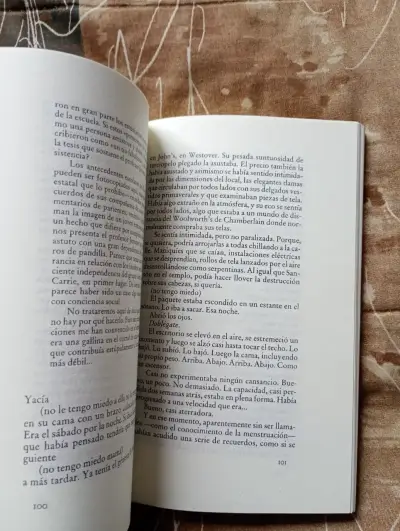 Libro 'Carrie' de Stephen King en buen estado - miniatura 4