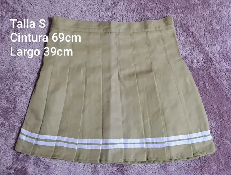 Falda corta beige con pliegues talla S