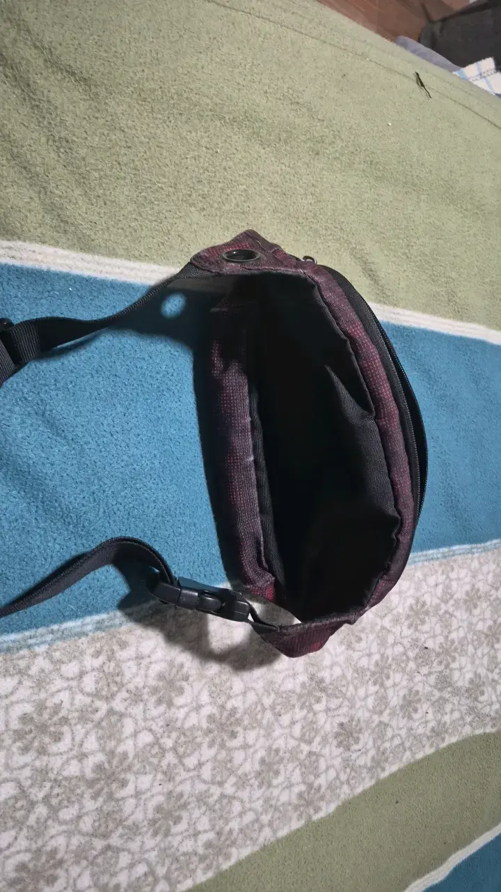 Banano Xtrem negra y roja con múltiples bolsillos - 4