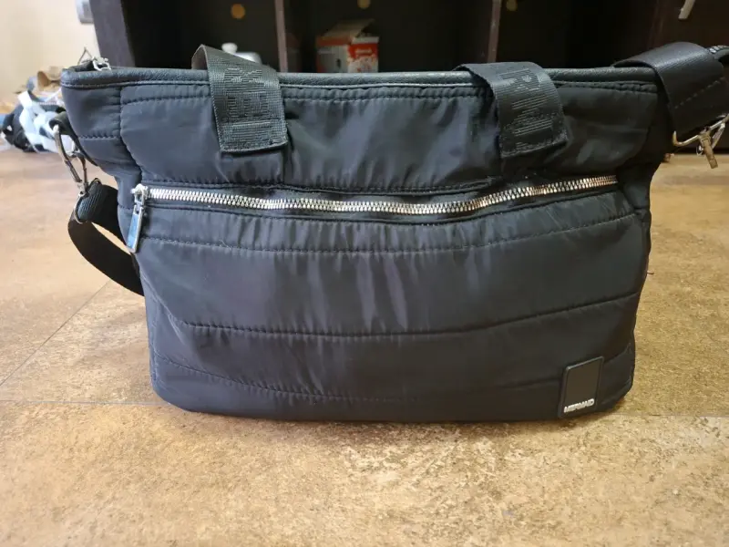 Bolso de hombro negro Meraki con cierre metálico