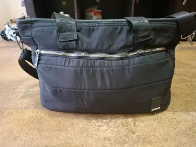 Bolso de hombro negro Meraki con cierre metálico - miniatura 1