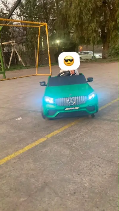 Auto eléctrico para niños Mercedes-Benz GLC 63 S Coupe - miniatura 2