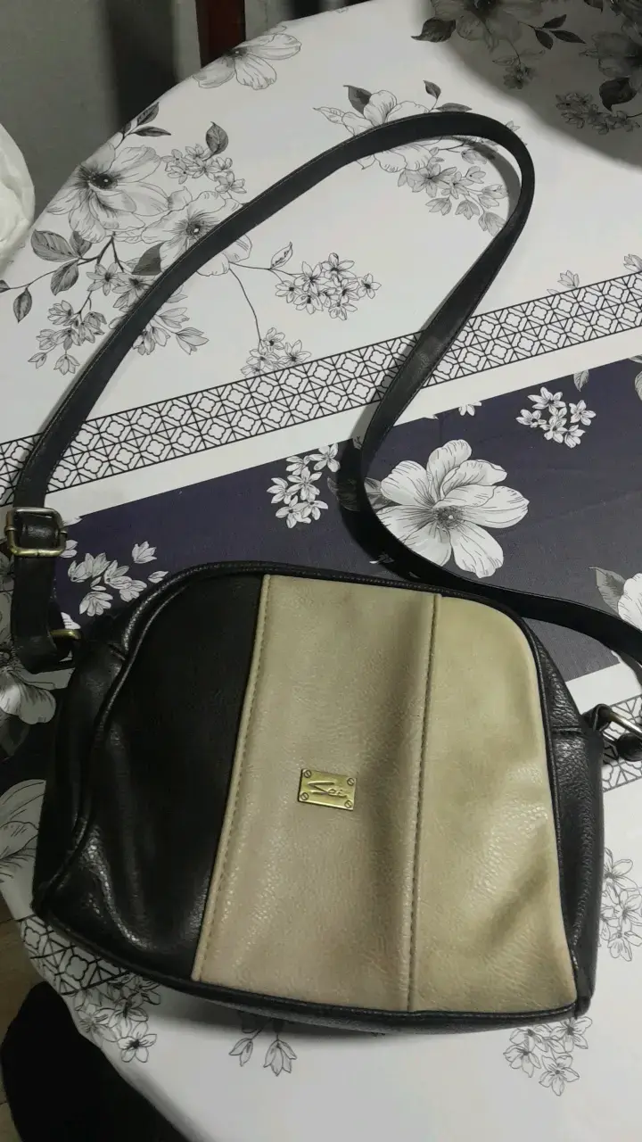Bolso de cuero bicolor con correa ajustable - 1