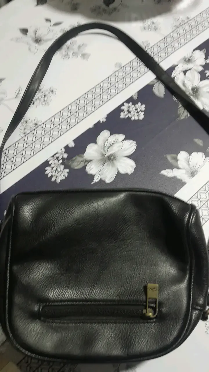 Bolso de cuero bicolor con correa ajustable - 2
