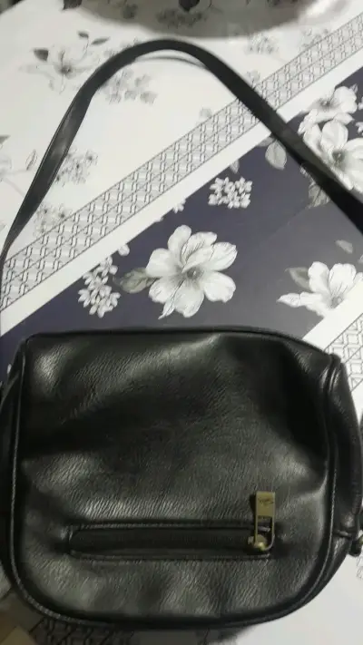 Bolso de cuero bicolor con correa ajustable - miniatura 2