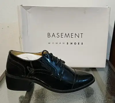 Zapatos de charol negro para mujer Basement - miniatura 1