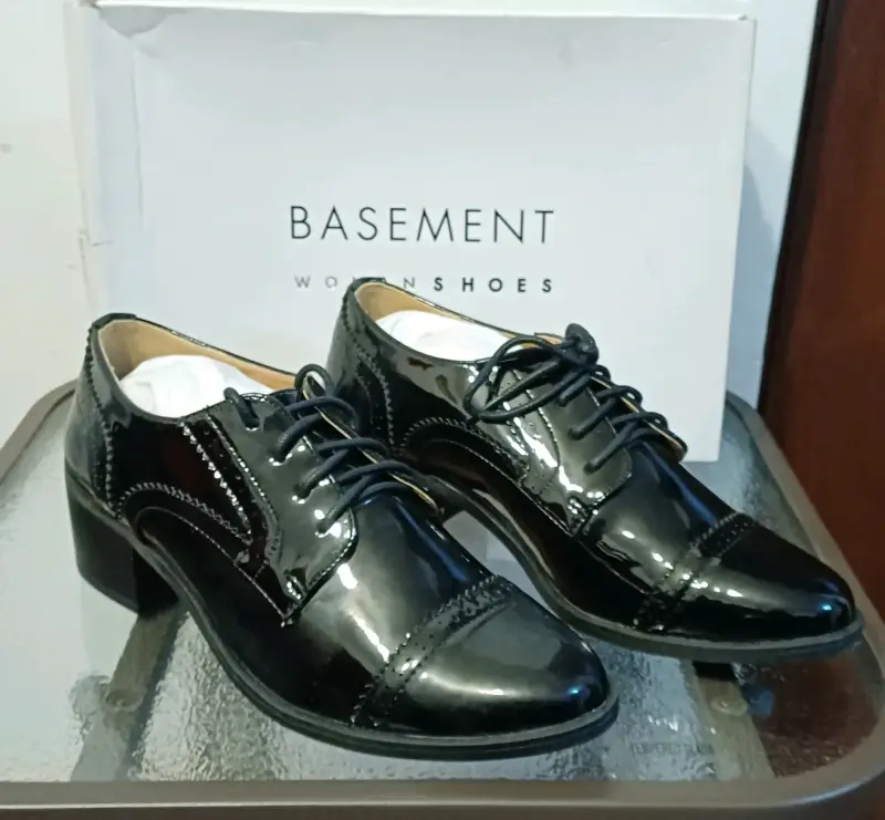 Zapatos de charol negro para mujer Basement - 2