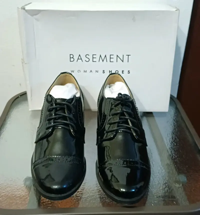 Zapatos de charol negro para mujer Basement - 3