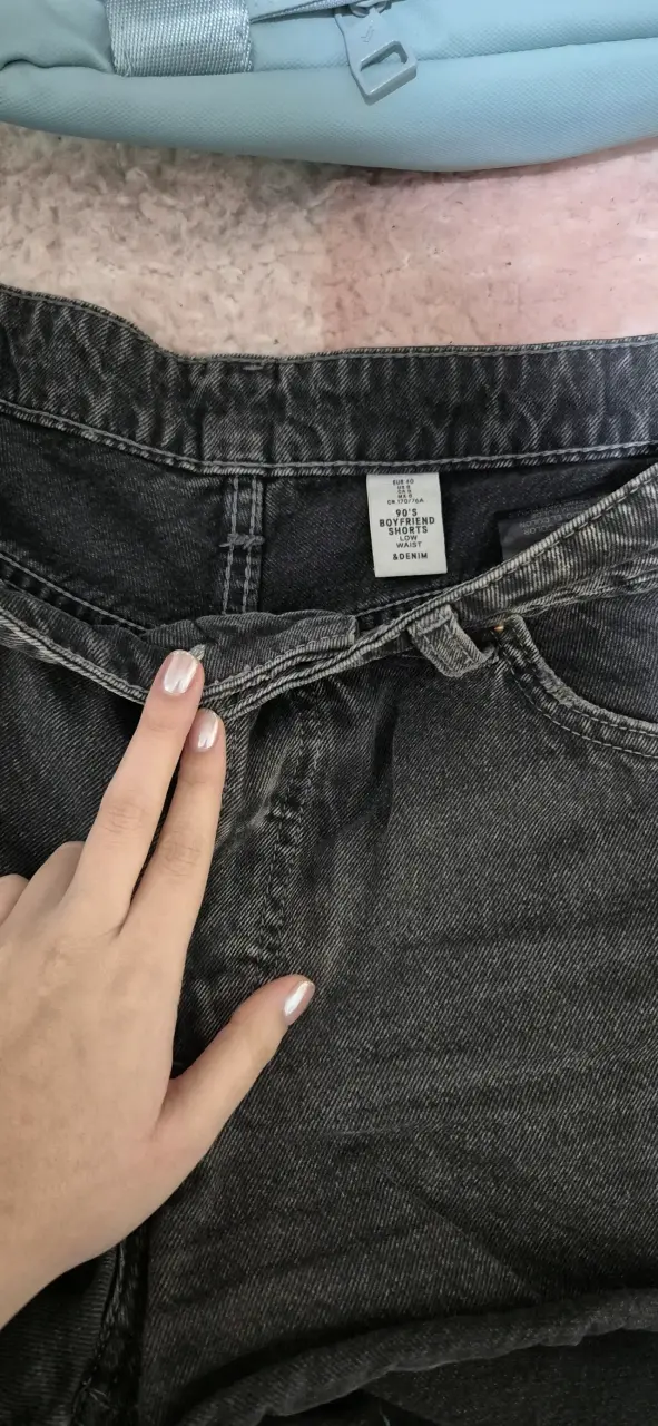 Shorts de mezclilla negros desgastados - 3