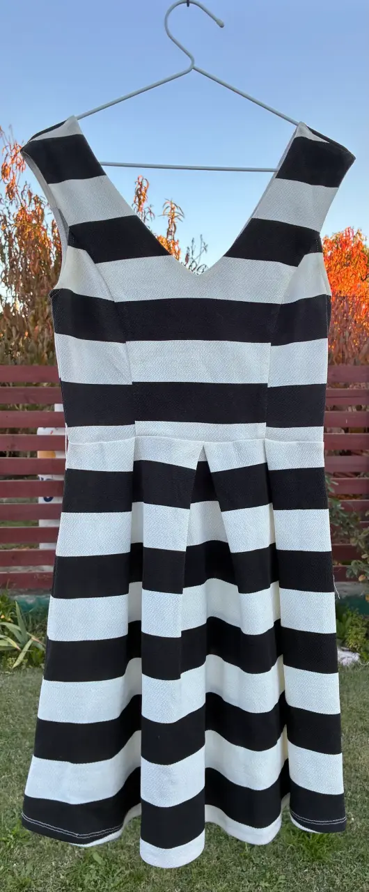 Vestido a rayas blanco y negro Nicopoly - 1