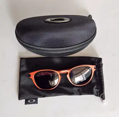 Gafas de Sol Oakley Latch Naranja con Estuche - miniatura 1