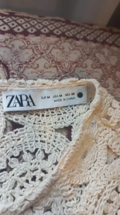 Blusa de crochet beige Zara talla M - miniatura 2