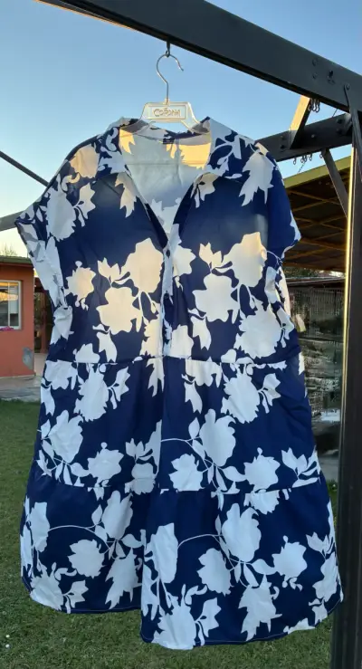 Vestido floral azul y blanco talla 2XL - miniatura 1