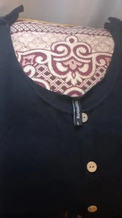 Blusa negra con botones y lazos en los hombros - miniatura 2