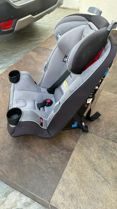 Silla de auto para bebé Safety 1st gris - miniatura 2