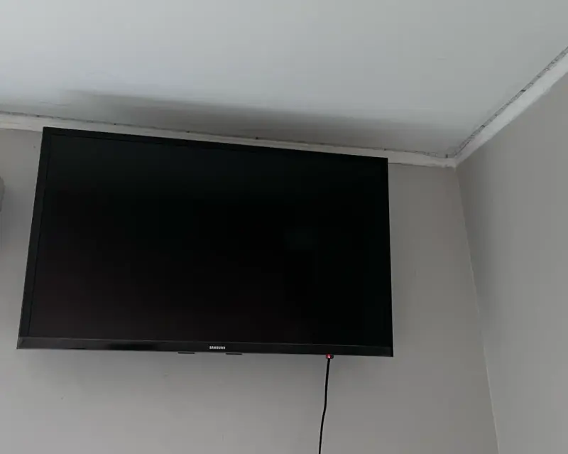Televisor Samsung Smart TV 32” T4300 - 1