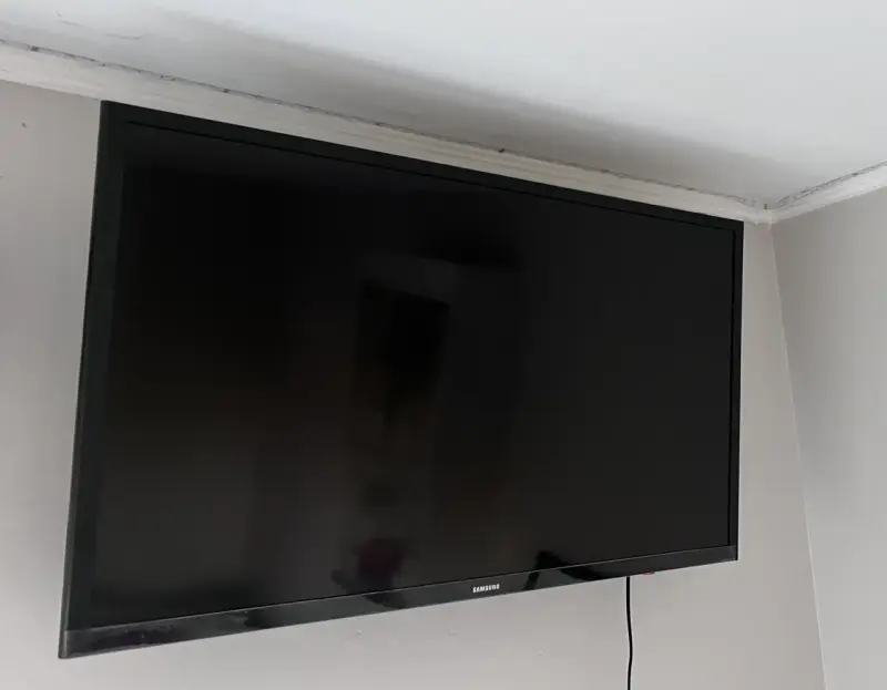 Televisor Samsung Smart TV 32” T4300 - 2