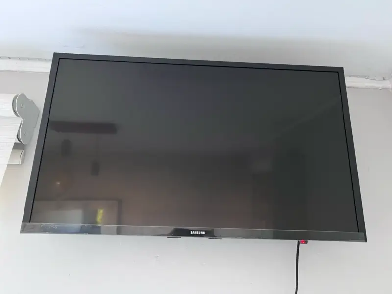 Televisor Samsung Smart TV 32” T4300 - 5