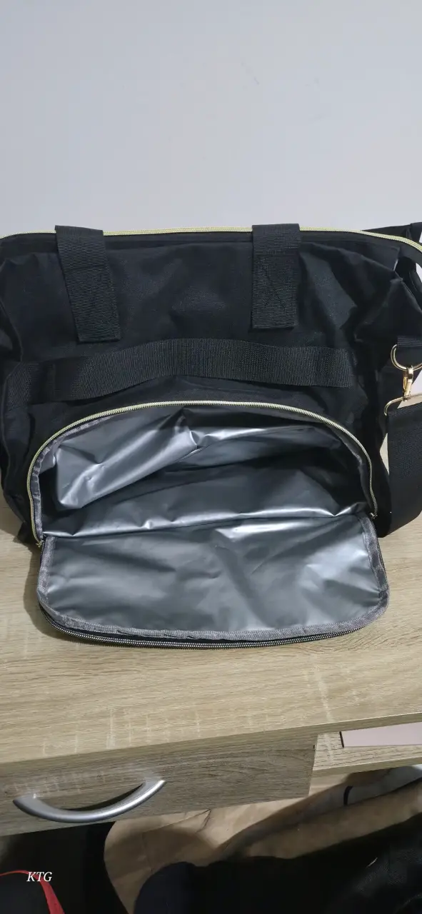Bolso negro con múltiples compartimentos - 2