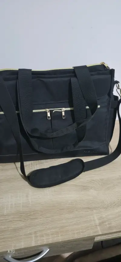 Bolso negro con múltiples compartimentos - miniatura 3