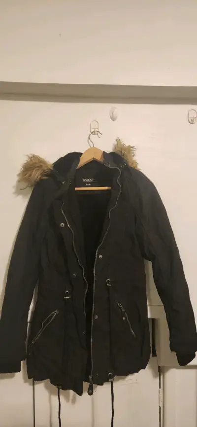 Parka negra con capucha de piel sintética Wados - miniatura 1