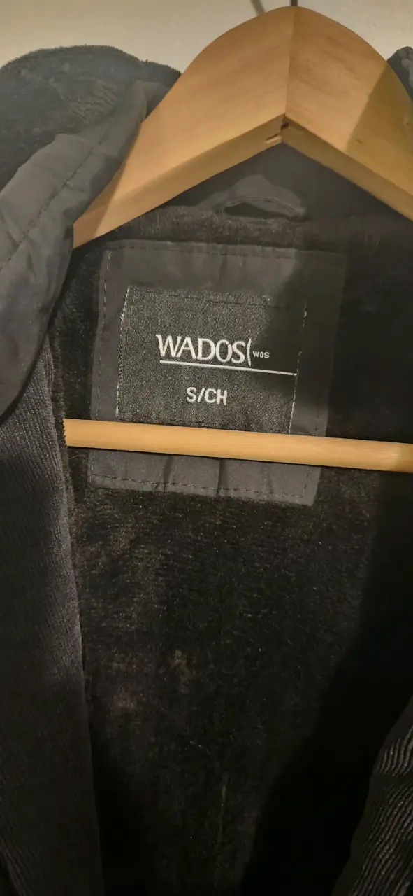 Parka negra con capucha de piel sintética Wados - 3