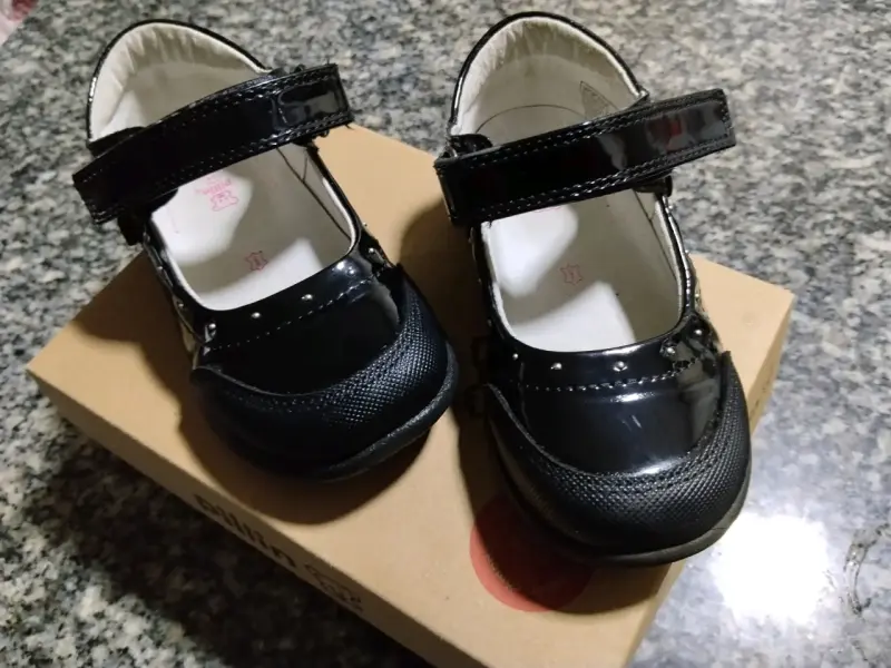 Zapatos de charol negro para niña Pillin - 4