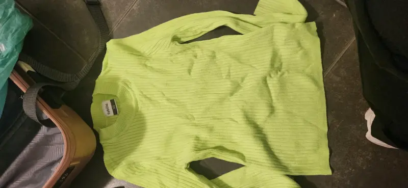 Lote de ropa variada para mujer en buen estado - 2