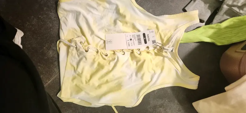 Lote de ropa variada para mujer en buen estado - 4
