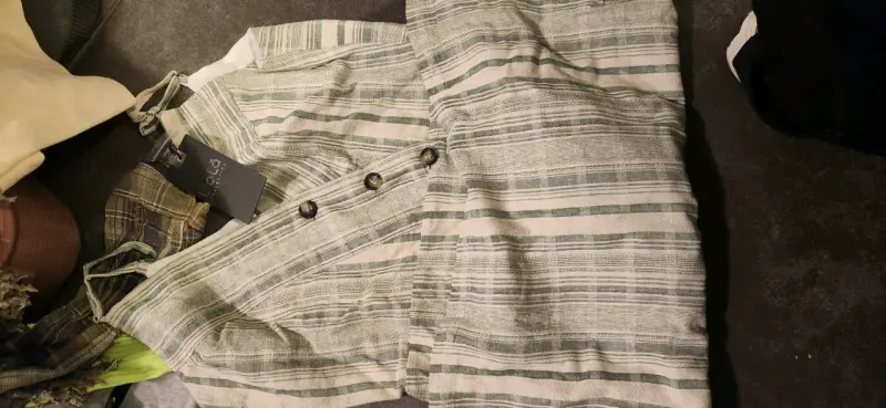 Lote de ropa variada para mujer en buen estado - 6