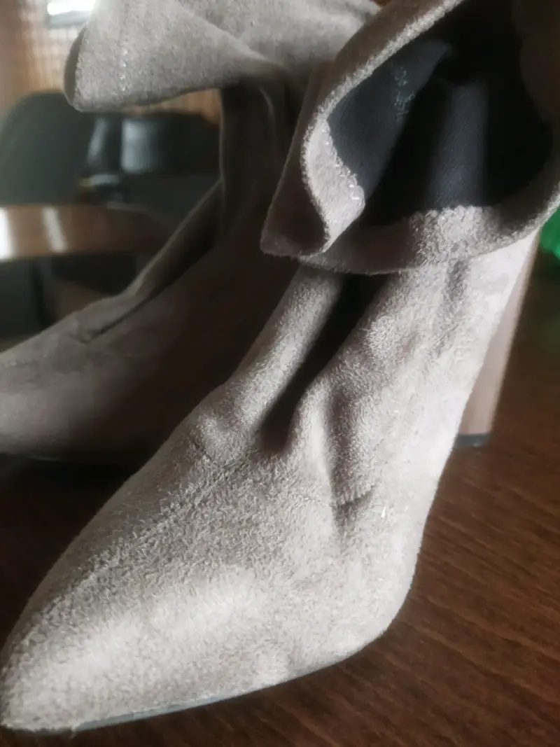 Botines de gamuza gris con tacón alto - 1