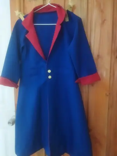 Abrigo azul con detalles rojos para mujer - miniatura 1