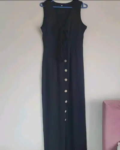 Vestido largo negro con botones decorativos - miniatura 1
