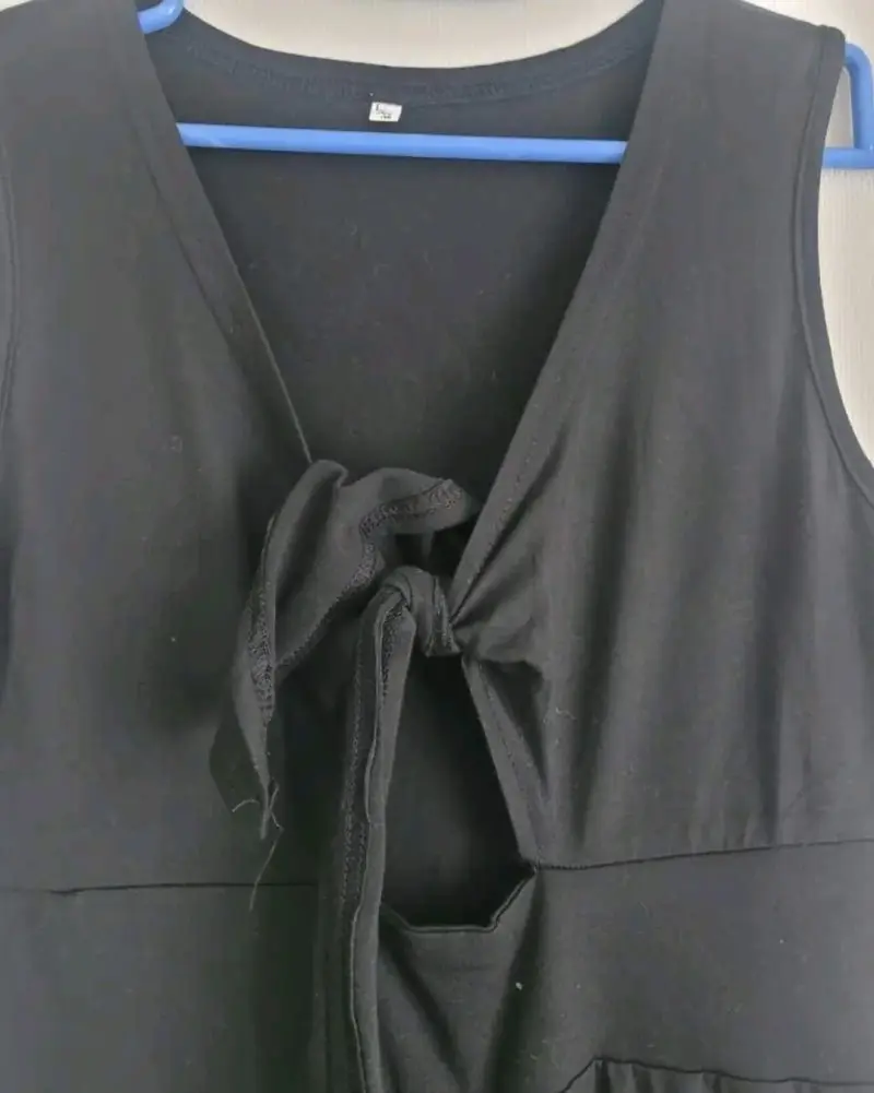 Vestido largo negro con botones decorativos - 2