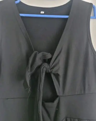 Vestido largo negro con botones decorativos - miniatura 2