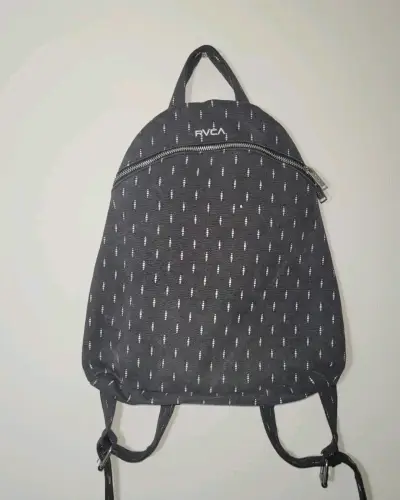 Mochila RVCA negra con diseño moderno - miniatura 1