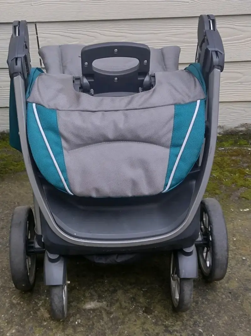 Coche de bebé Chicco Bravo plegable - 4