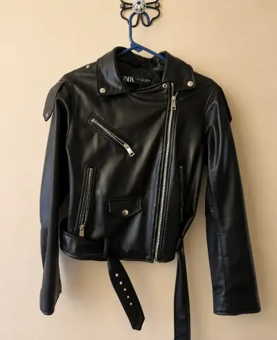 Chaqueta negra Zara - miniatura 3