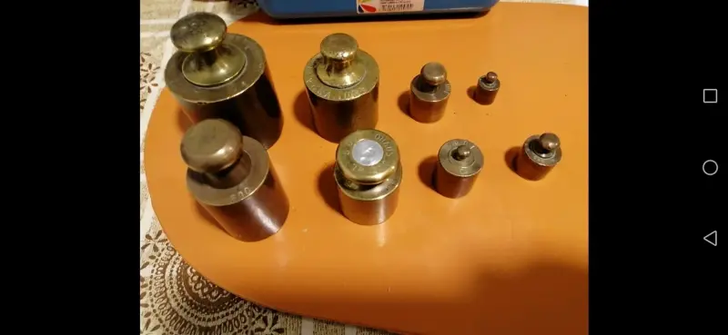 Juego de pesas de bronce para balanza - 1