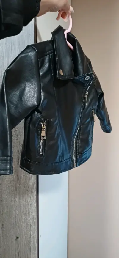 Chaqueta de cuero para niño negra estilo motociclista - miniatura 3