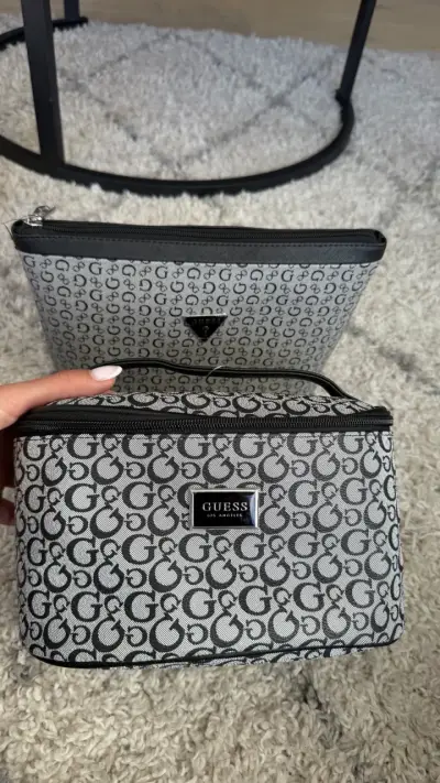 Set de neceseres Guess con diseño elegante - miniatura 4