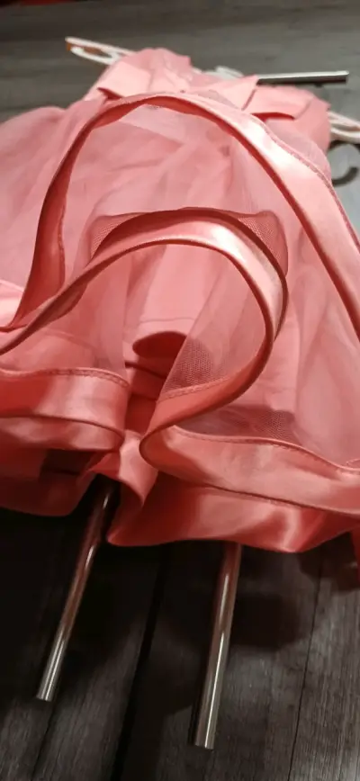 Vestido de niña rosa con perlas y lazo - miniatura 5