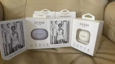 Audífonos Inalámbricos Guess con Estuche de Carga - miniatura 1