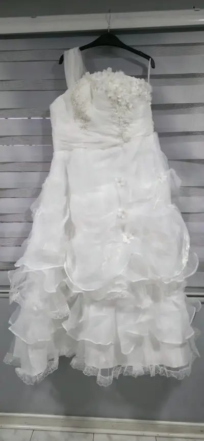 Vestido de novia blanco con encaje floral - miniatura 1