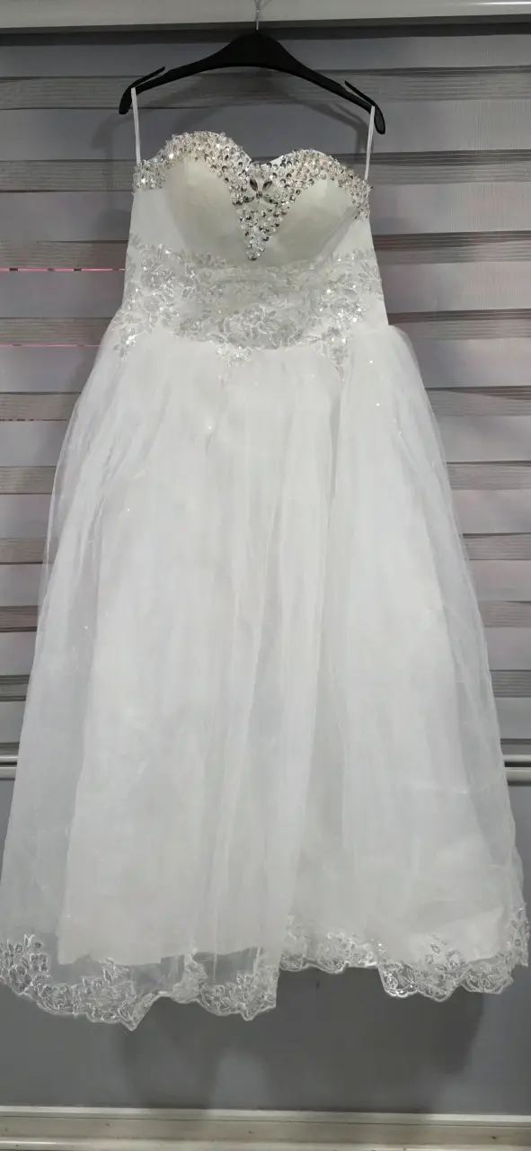 Vestido de novia blanco con encaje floral - 3