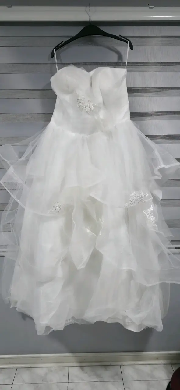 Vestido de novia blanco con encaje floral - 4