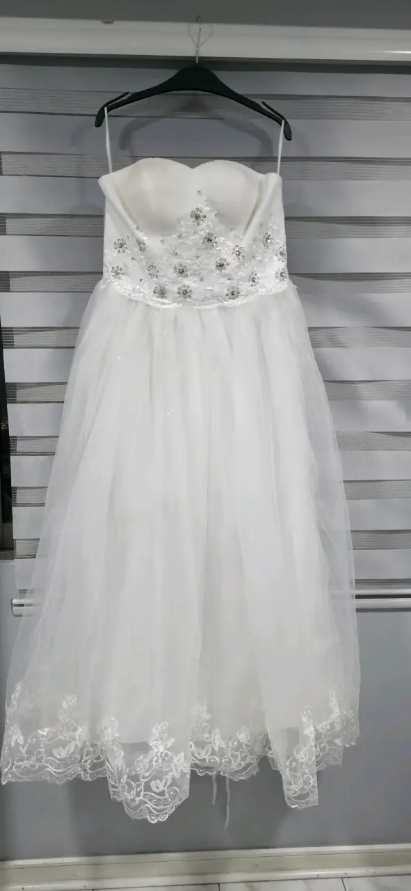 Vestido de novia blanco con encaje floral - 5
